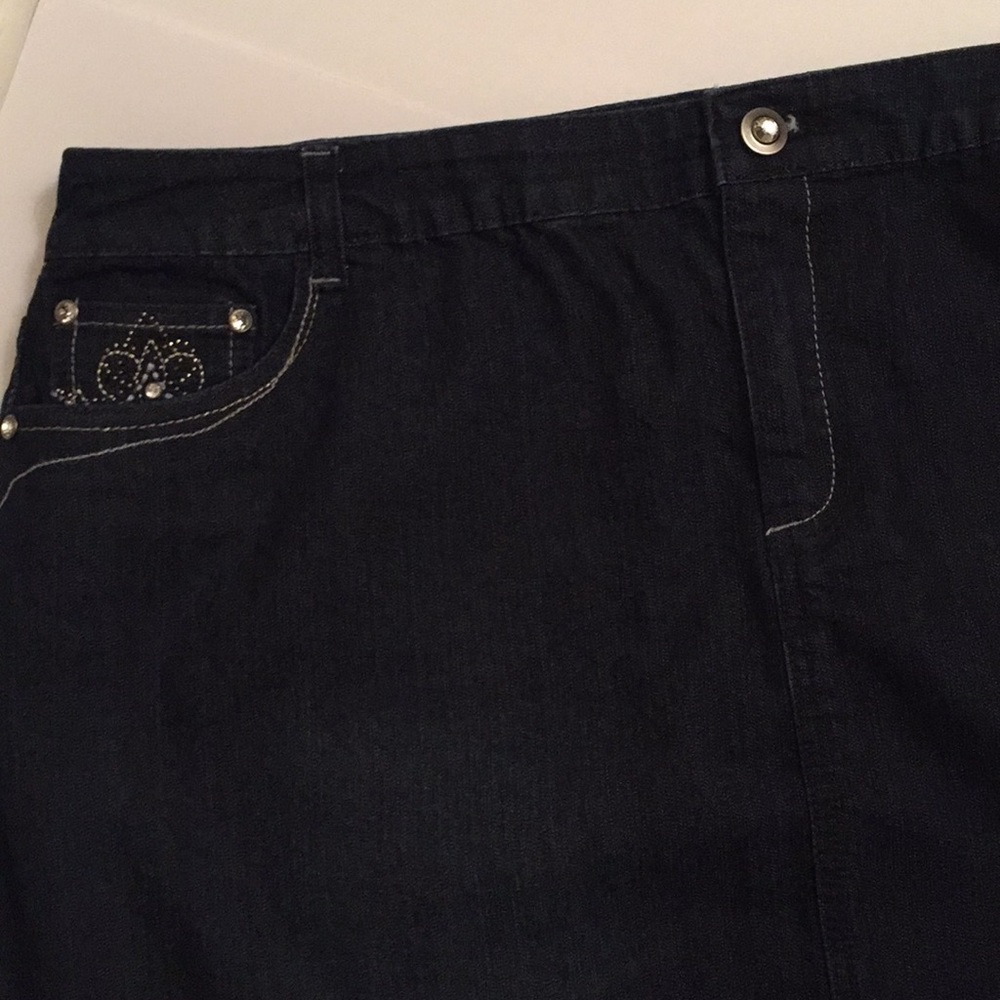 Gorgeous Jean Skirt by Dressbarn Size 20 - Picture 3 of 5